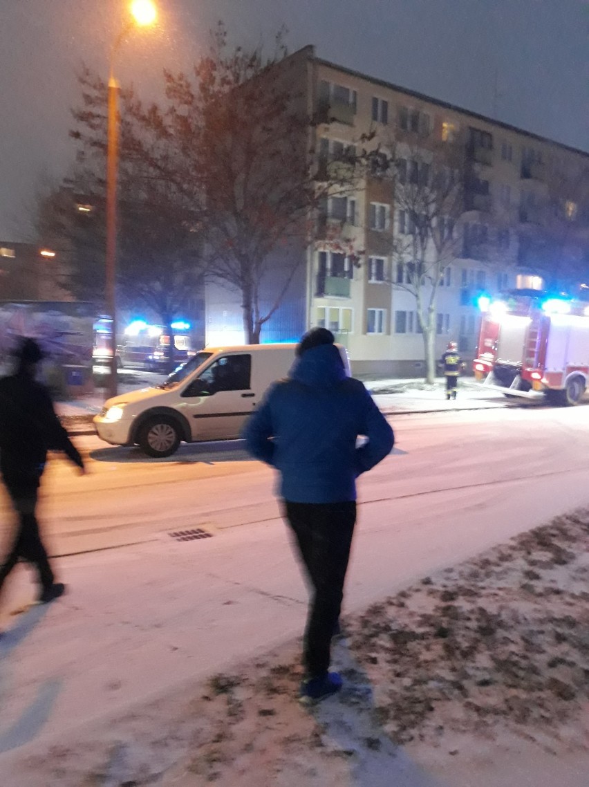 Pożar w bloku przy ulicy Krzywoustego w Inowrocławiu [zdjęcia]