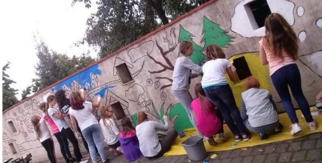 Zamienili szary mur Domu Wczasów Dziecięcych w Przemkowie w arcydzieło