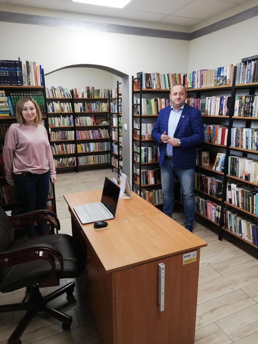 Dziadowa Kłoda: Zakup laptopów dla uczniów i remont biblioteki