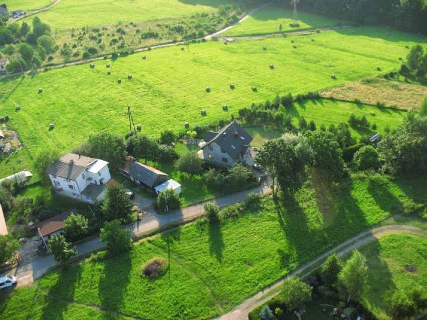 Beskid Śląski z lotu ptaka. Zobacz zdjęcia wykonane przez paralotniarza