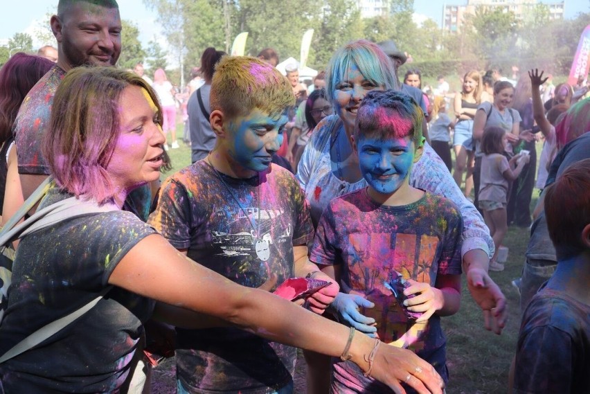 Święto kolorów Holi odbyło się w niedzielę w Łodzi. Zabawę...