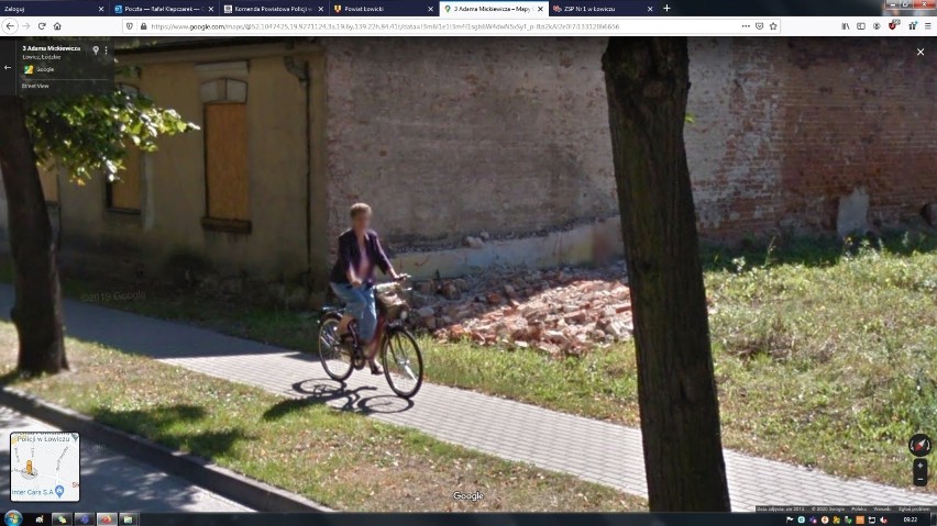 Mieszkańcy osiedla Dąbrowskiego w Łowiczu na Google Street View. Kogo złapała kamera? [ZDJĘCIA]