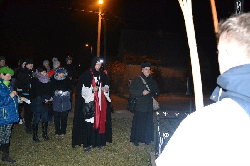 Nocna Droga Krzyżowa w parafii św. Faustyny Kowalskiej w...