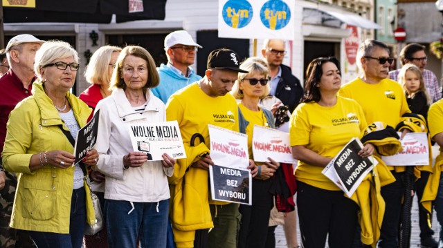 Na Rynku w Inowrocławiu odbyła się akcja protestacyjna w sprawie "lexTVN"