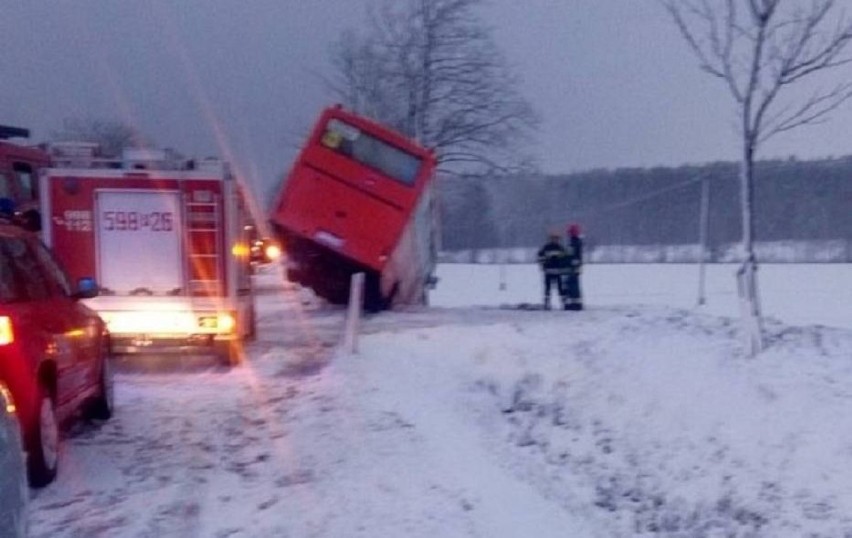 W Otorowie w powiecie szamotulskim do rowu wpadł autobus...