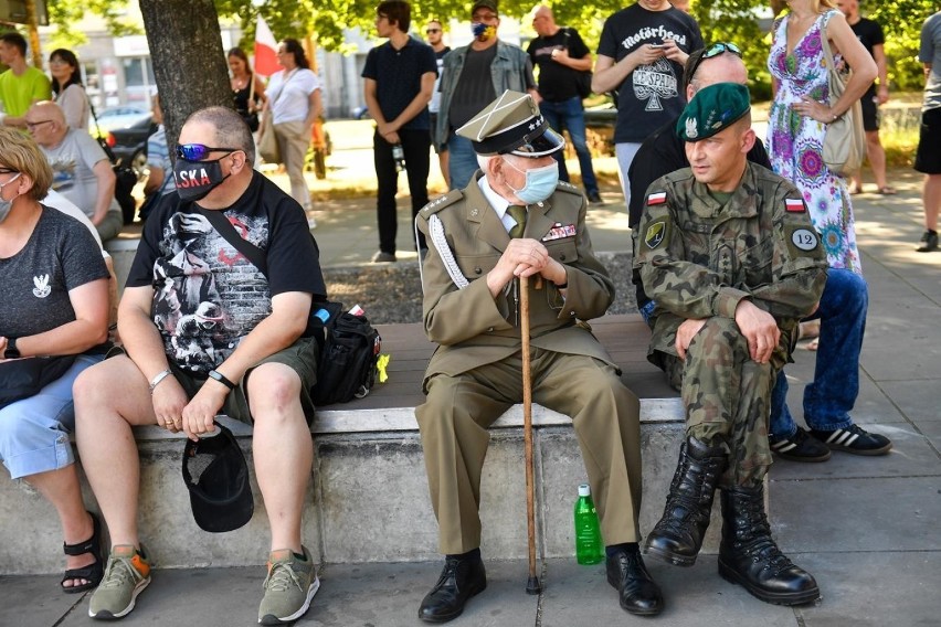 76. rocznica wybuchu Powstania Warszawskiego. Obchody w Szczecinie na pl. Solidarności 