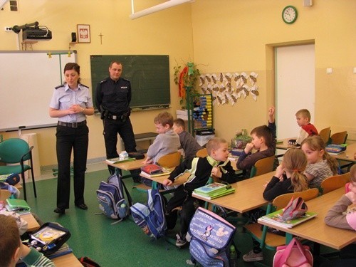 Policjanci z Polkowic przeszkolili najmłodszych