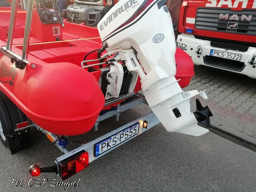 Strażacy z OSP Śmigiel przetestowali nową łódź ZDJĘCIA