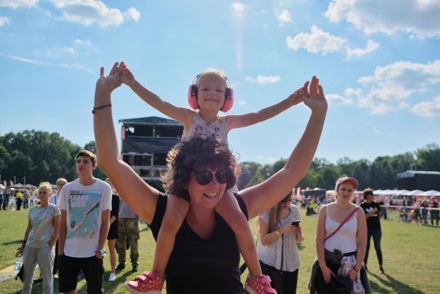 – Na Męskim Graniu od lat pojawiają się artyści reprezentujący odmienne pokolenia i muzyczne style – mówi Dorota Nowakowska, Manager Marki Żywiec. – Na tych nieoczywistych połączeniach opierają się też nasze orkiestry. W tym roku w trasę wyruszą aż dwie, co z pewnością będzie stanowiło nie lada gratkę dla fanów projektu. Szykuje się naprawdę niezapomniana trasa – dodaje Nowakowska.

Zobacz, kto wystąpi --->