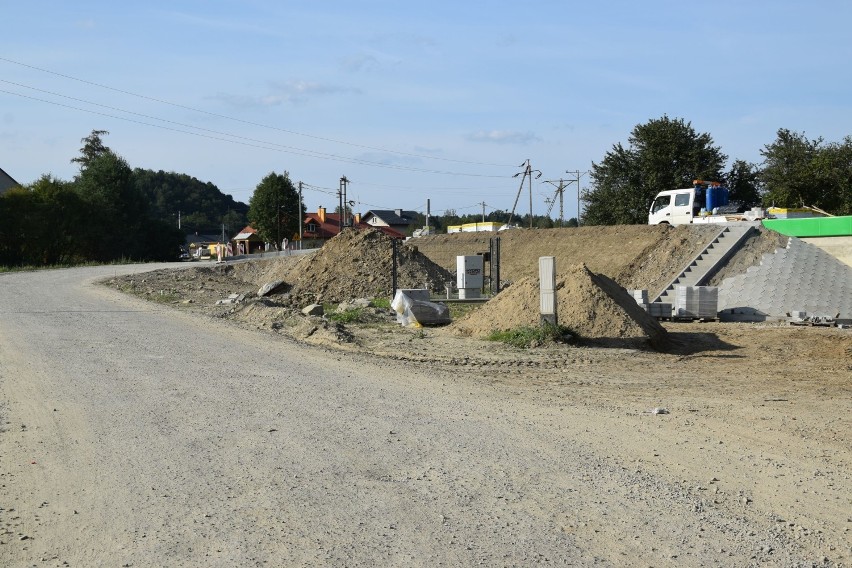 Zamknięta droga na odcinku Mrzygłód - Tyrawa Wołoska. Trwają prace przy moście w Tyrawie Solnej [ZDJĘCIA] 