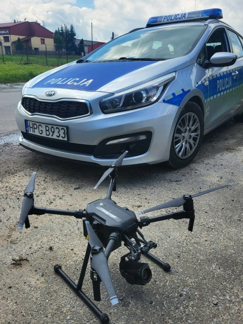 Sądeccy policjanci używali drona znajdującego się na...