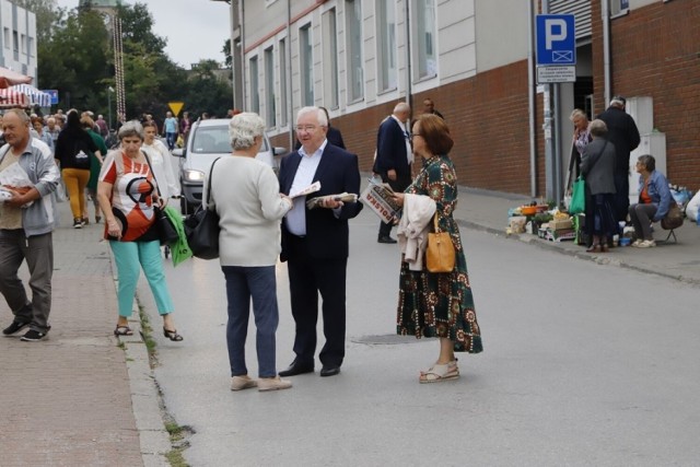 We wtorek 30 sierpnia, na koneckim targu gościł poseł Prawa i Sprawiedliwości, Krzysztof Lipiec.