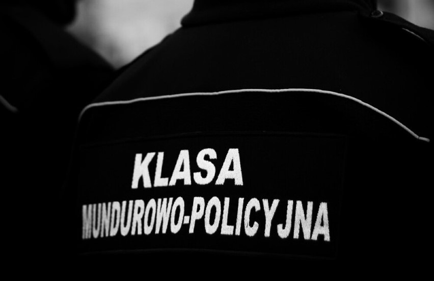 Uczniowie z Wojsławic na praktykach w poddębickiej policji. Jest porozumienie FOT