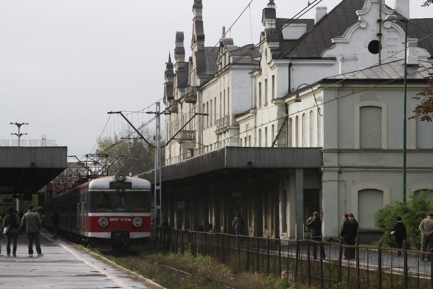 Dworzec Łódź Fabryczna oficjalnie zamknięty. Odjechał ostatni pociąg [ZDJĘCIA + FILM]