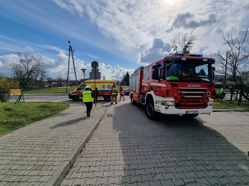 Wypadek w Przemyślu. Na ul. Równej dostawczy mercedes potrącił pieszego [ZDJĘCIA]