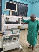  Artroskop z nowotomyskiej lecznicy już służy w Szpitalu Centralnym w Yaounde w Kamerunie