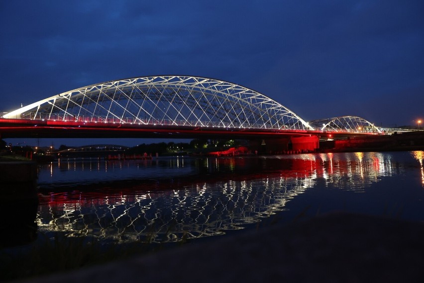 Tak nowy most kolejowy prezentował się w piątek (9.06.2023)...