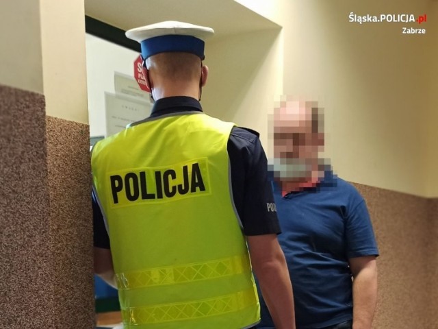 Policjant po służbie zatrzymał pijanego kierowcę 
Zobacz kolejne zdjęcia. Przesuwaj zdjęcia w prawo - naciśnij strzałkę lub przycisk NASTĘPNE