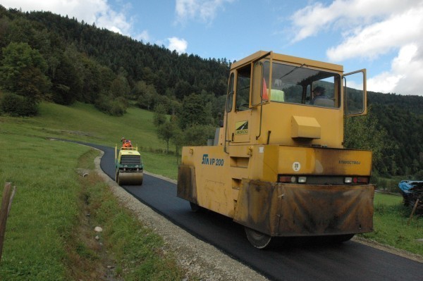 Do końca września na terenie gminy Słopnice powstanie 3,6 km nowych, asfaltowych dróg osiedlowych