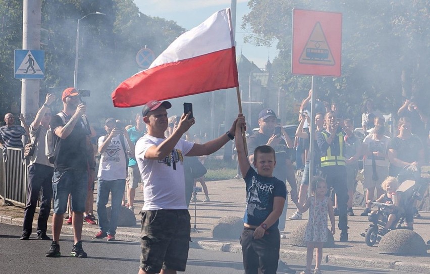 Punktualnie o godz. 17 w Szczecinie zawyły syreny. 76....