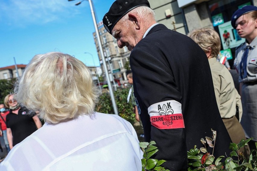 Punktualnie o godz. 17 w Szczecinie zawyły syreny. 76....