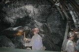 Ciężka praca górnika w kopalni. Niejeden uciekłby po kilku dniach. O pracy opowiada górnik z kopalni Jankowice. Zobaczcie zdjęcia "z dołu"