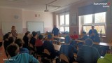 Myszkowscy policjanci rozmawiają z uczniami o bezpieczeństwie w cyberprzestrzeni