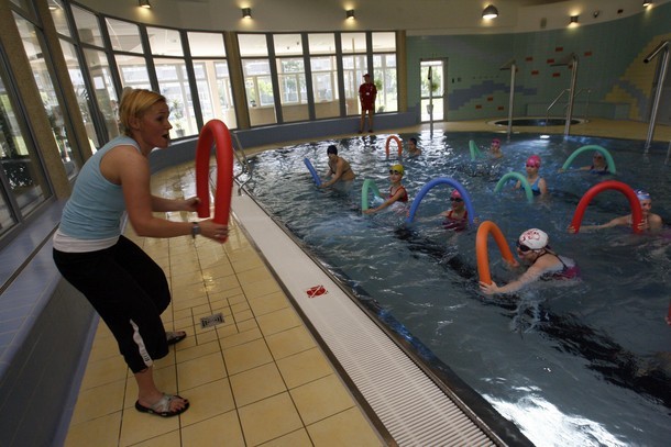 Nauka pływania dla dzieci w Legnicy - korzysta 2200 uczniów
