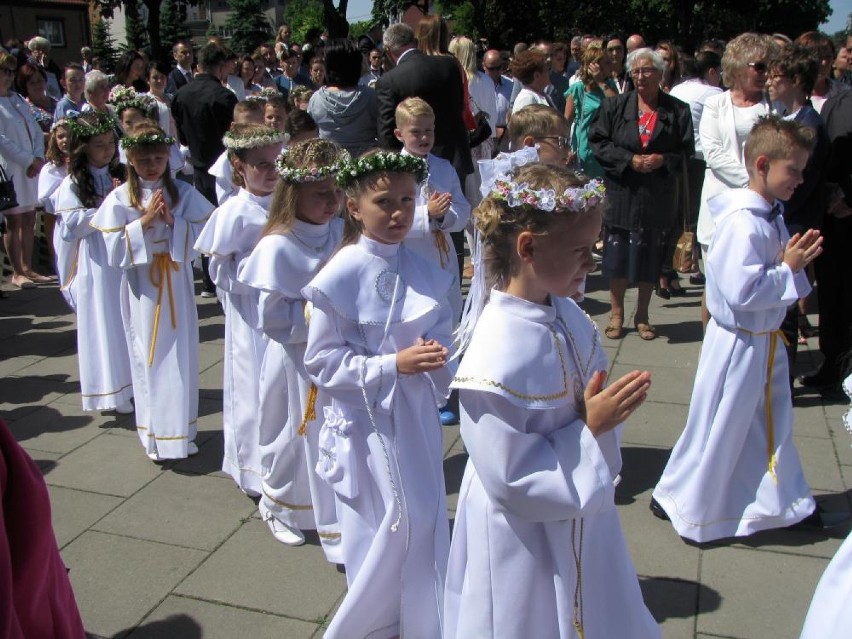 Pierwsza Komunia Święta w Sanktuarium Miłosierdzia Bożego w Ostrowie [FOTO]