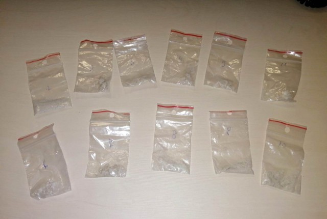 Narkotyki znalezione w kieszeniach spodni nastolatka z Wadowic
