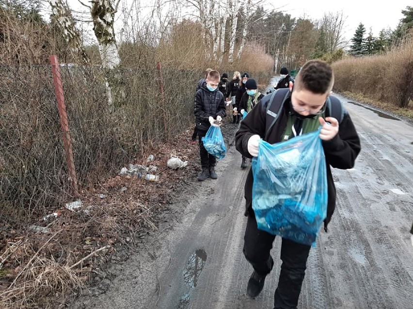 Nowy Tomyśl. Harcerze uprzątnęli śmieci. Ilość odpadów była naprawdę duża! 