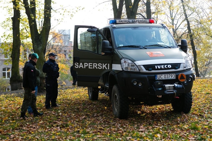 Chętni do zawodowej służby saperskiej powinni skontaktować...