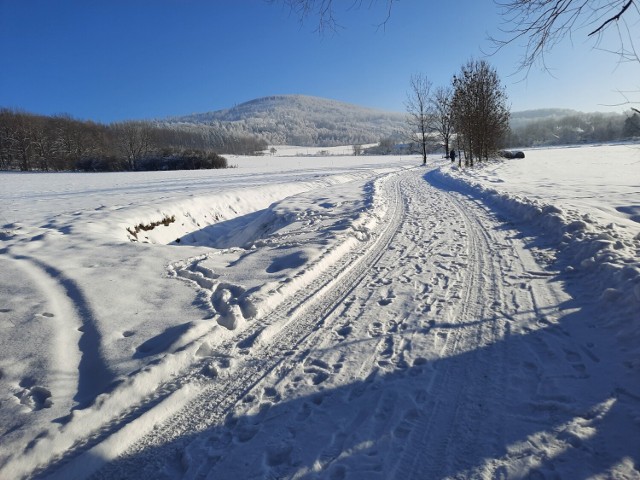 W Górach opawskich jest ok. 40 cm śniegu, w niedzielę 18 grudnia temperatura po zmroku spadła do - 13 stopni C
