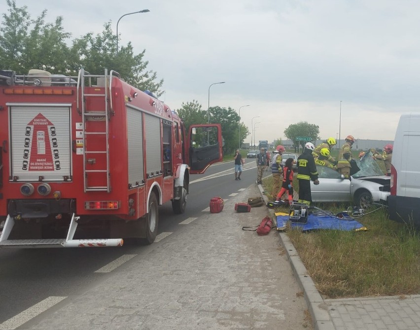 Bardzo groźny wypadek pod Wrocławiem. Kierowca został...