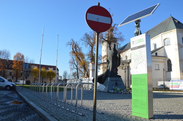 Stacja rowerowa na Starym Rynku w Łowiczu