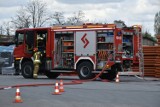 Pożar w zakładzie przetwórstwa mięsnego w Proszówkach koło Bochni, 39-latek z poparzeniami trafił do szpitala