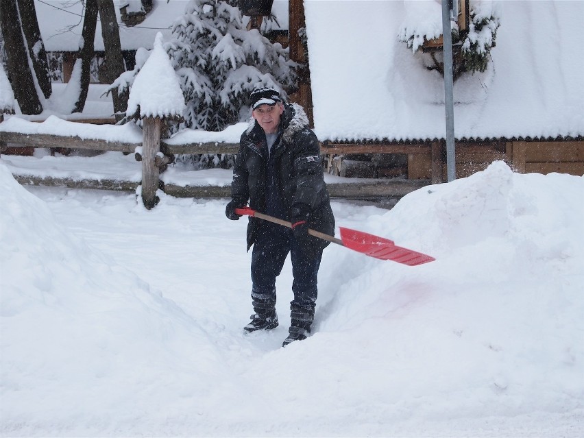 Zakopane: spadło 50 centymetrów śniegu i dalej sypie