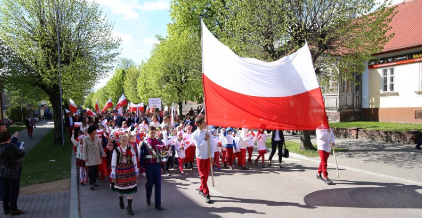 III Siemiatycki Marsz Biało-Czerwony przeszedł ul. Pałacową