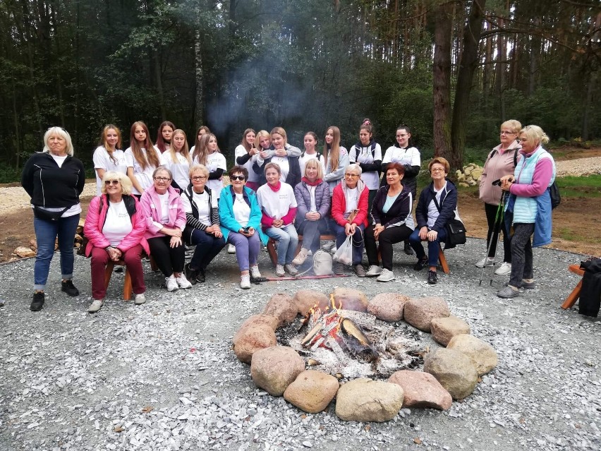 Włóczykije ZS1 Łączą Pokolenia. Pełen atrakcji marsz nordic walking