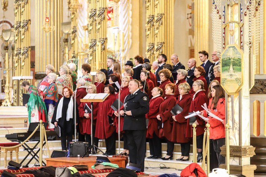Myśląc Ojczyzna - strażackie chóry i orkiestry u Matki Bożej Licheńskiej na zakończenie obchodów 100-lecia Związku OSP RP