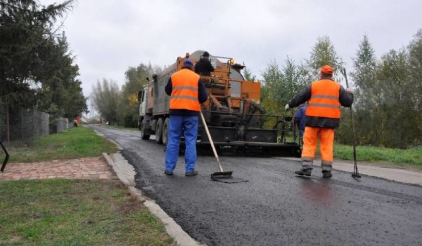 W gminie Szadek będą asfaltowane gruntowe drogi