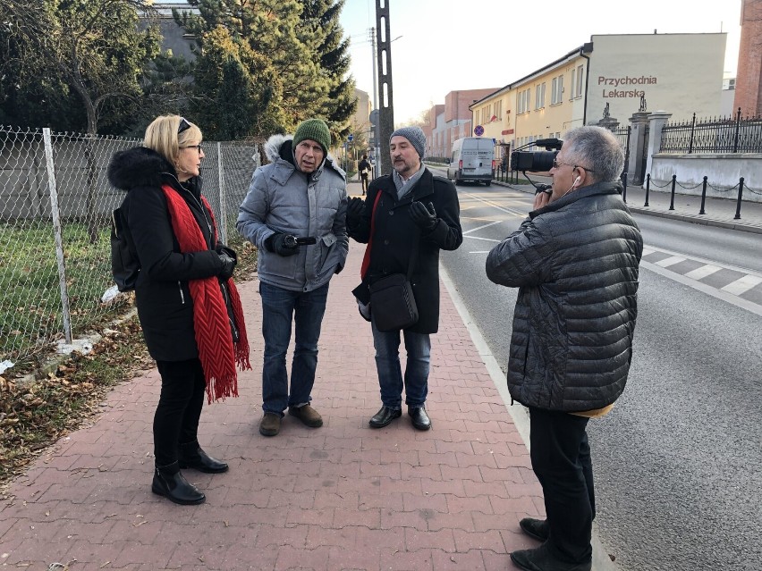 „A może byśmy tak… wpadli na dzień do Tomaszowa". W piątek premiera filmu Sławomira Grünberga