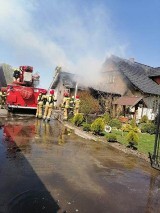 Pożar domu w Starym Dworku w gminie Bledzew. Konieczna była interwencja pogotowia ratunkowego