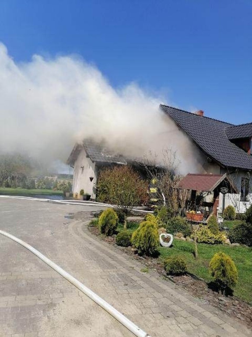We wsi Stary Dworek w gminie Bledzew paliło się poddasze w...