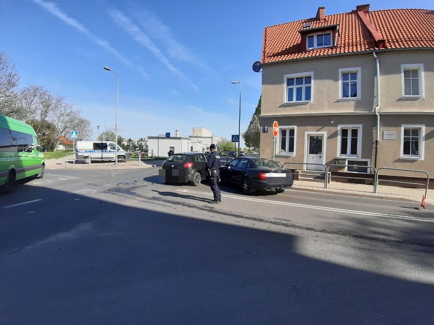 Groźne zderzenie samochodów w Szczecinku. Znowu to pechowe skrzyżowanie [zdjęcia]