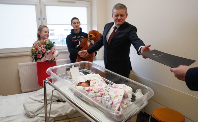 Pierwszego noworodka w Rzeszowie w 2020 odwiedził wiceprezydent Stanisław Sienko.