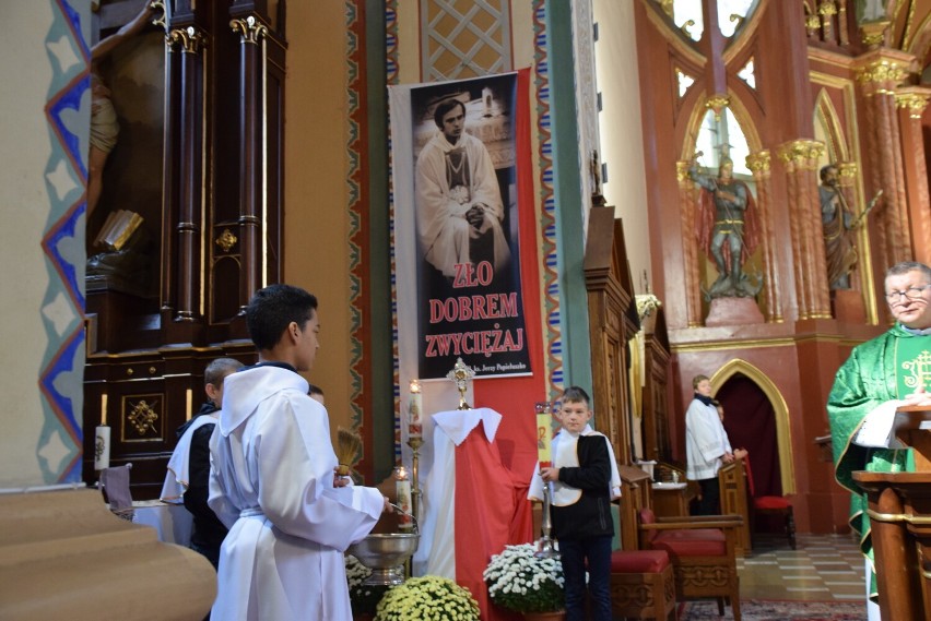 Relikwie bł. ks. Jerzego Popiełuszki trafiły do kościoła w Dąbrowie Białostockiej 