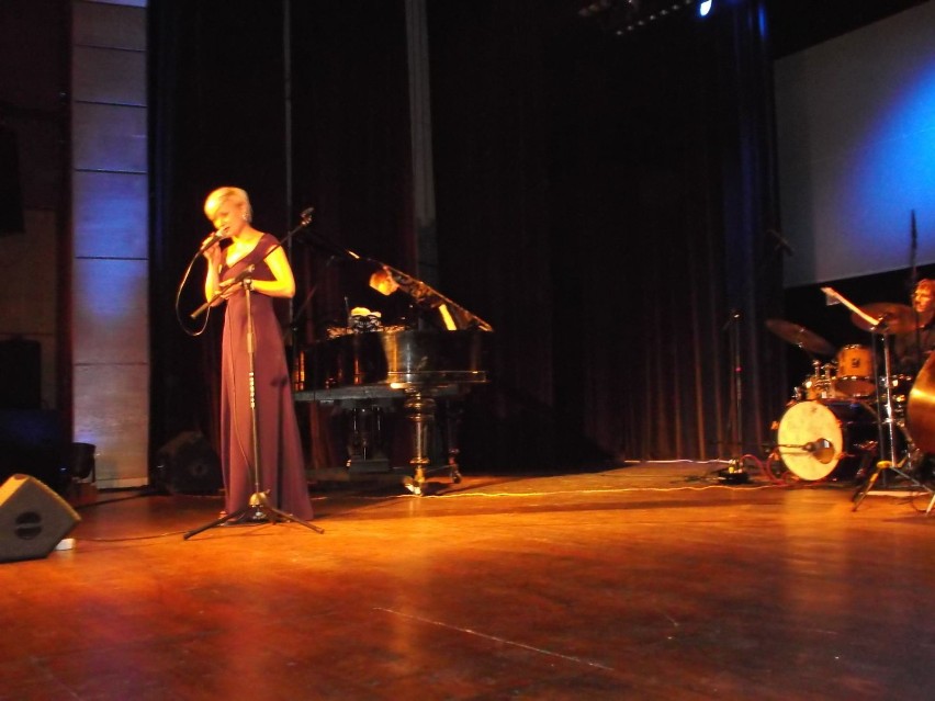 Alona Szostak na scenie MDK w Andrychowie
