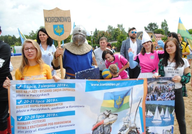 VII Turniej Gmin Powiatu Bydgoskiego Sołtysiada „W Bajkowej krainie”, który rozegrany został na plaży w Pieczyskach wygrało znowu  Koronowo. II miejsce dla Solca Kujawskiego, III  dla Białych Błot. Najważniejsze: w turnieju wzięły udział wszystkie gminy powiatu bydgoskiego. 

Białe Błota, Dąbrowa Chełmińska, Dobrcz, Koronowo, Nowa Wieś Wielka, Osielsko, Sicienko, Solec Kujawski  rywalizowały o puchar starosty bydgoskiego. Drużyny gmin zbierały punkty w 9 konkurencjach: prezentacja gminy na scenie, dżdżownica, tor przeszkód, siatkówka plażowa, tratwa, precyzyjna gazeta, wędkarstwo, babki z piasku... Zabawa była przednia, atmosfera wspaniała.