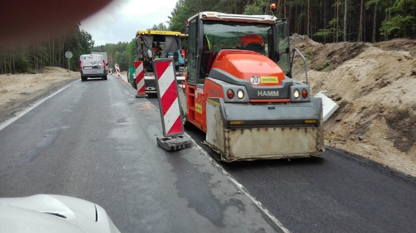 Trwa przebudowa drogi wojewódzkiej nr 240. W związku z...